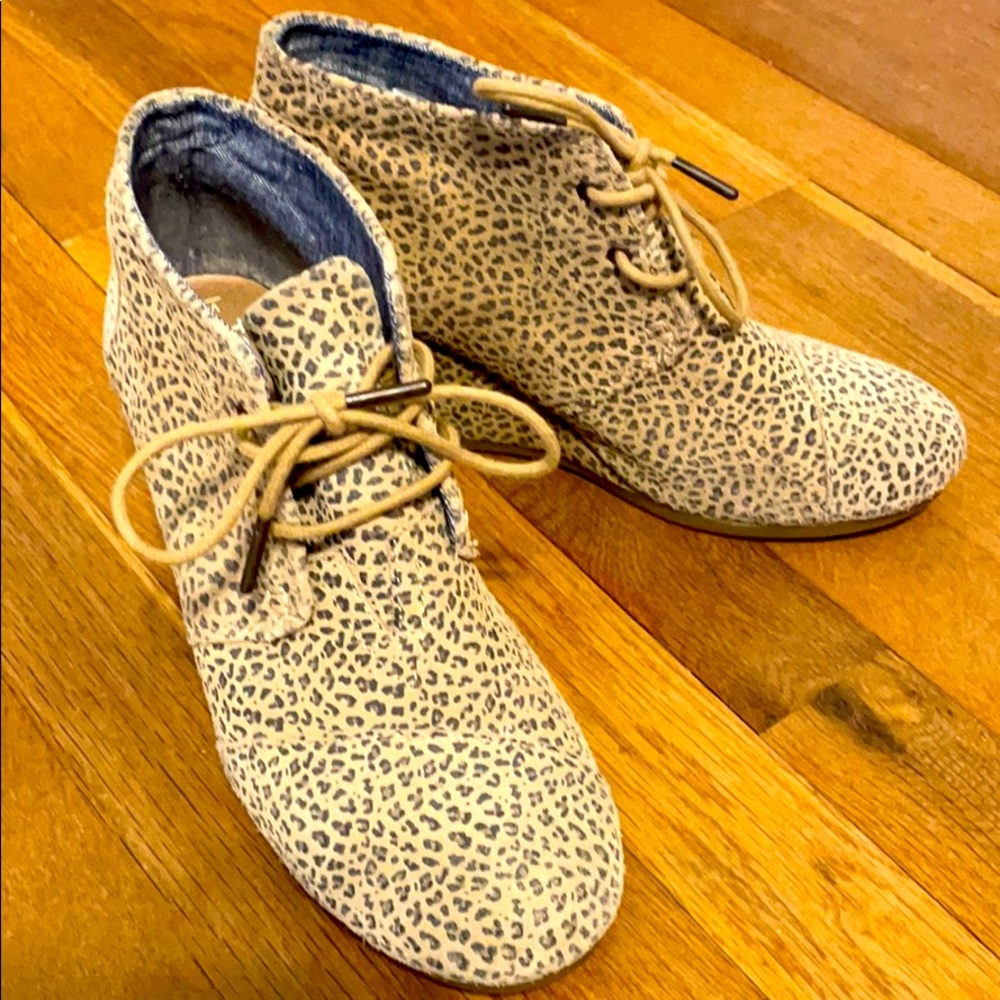 Toms Cheetah Wedge Bootie sz 8.5